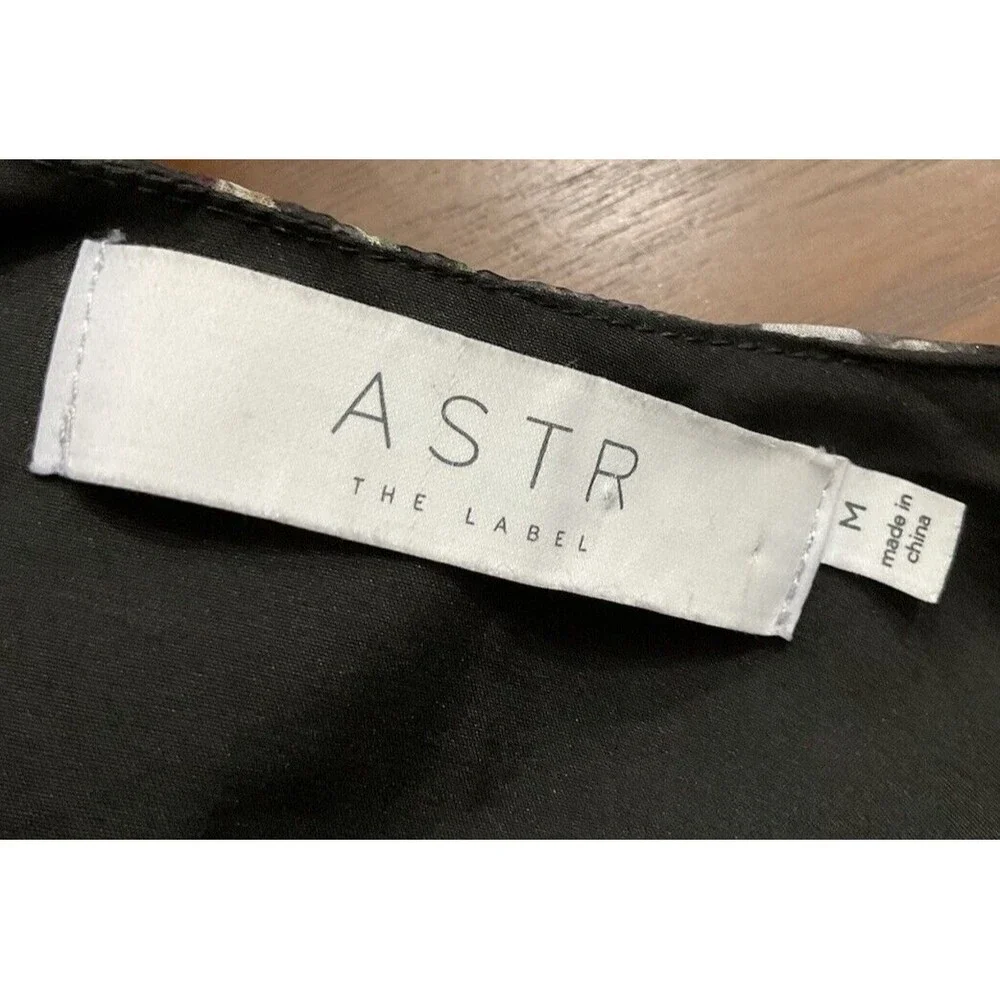 ASTR The Label Floral Smocked Women’s Medium Blouse. LTOP812 - Picture 5 of 6